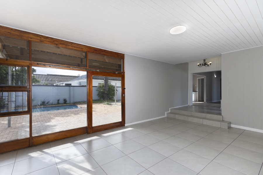 To Let 4 Bedroom Property for Rent in Lochnerhof Western Cape